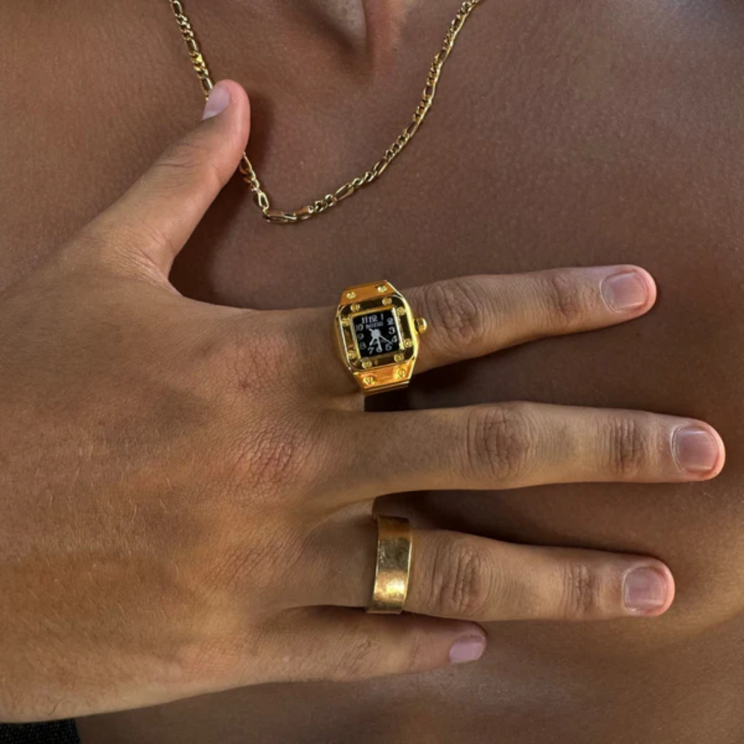 "Quadrilatero" Gold Finger Watch